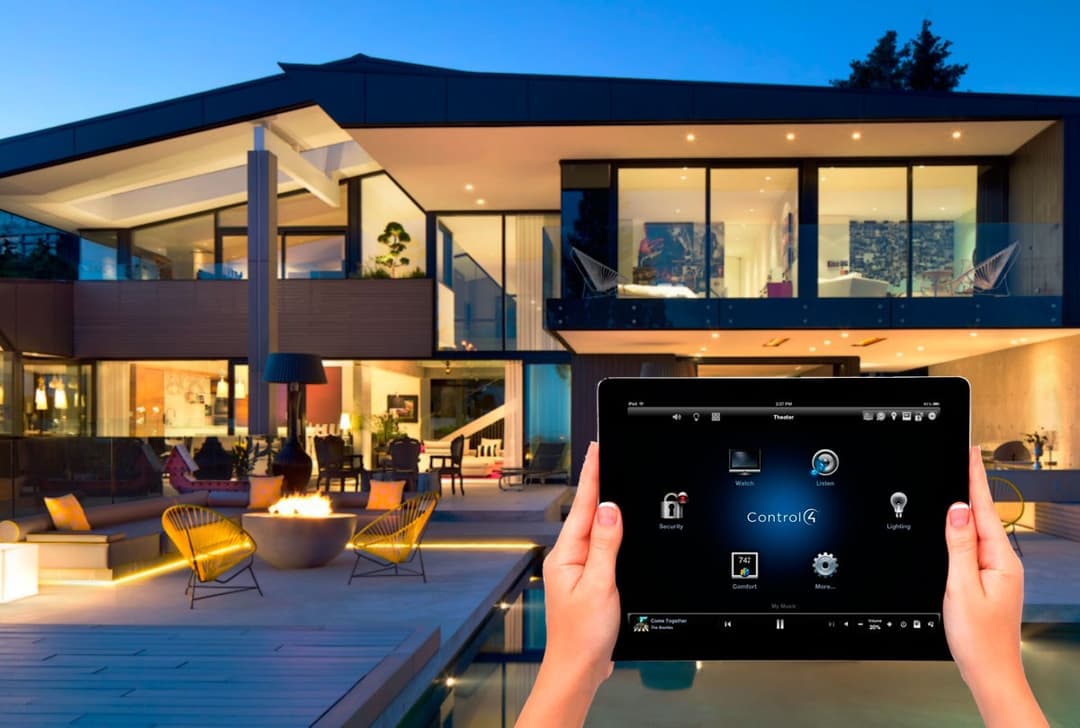 Women crontrolling lights in her house on an iPad